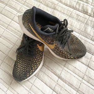 NEW - Size 8 -  Nike WMNS Air Zoom Pegasus 35 Black Metallic Gold